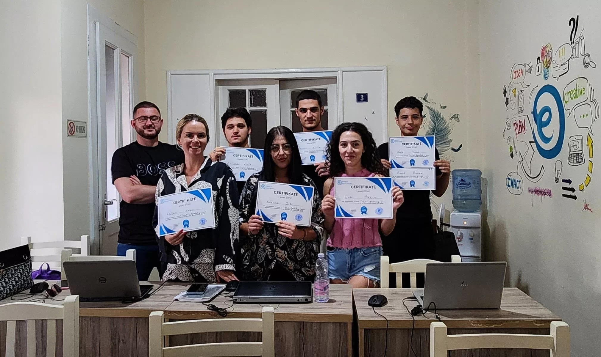 Studentë gjatë trajnimit në Impact Education, Durrës