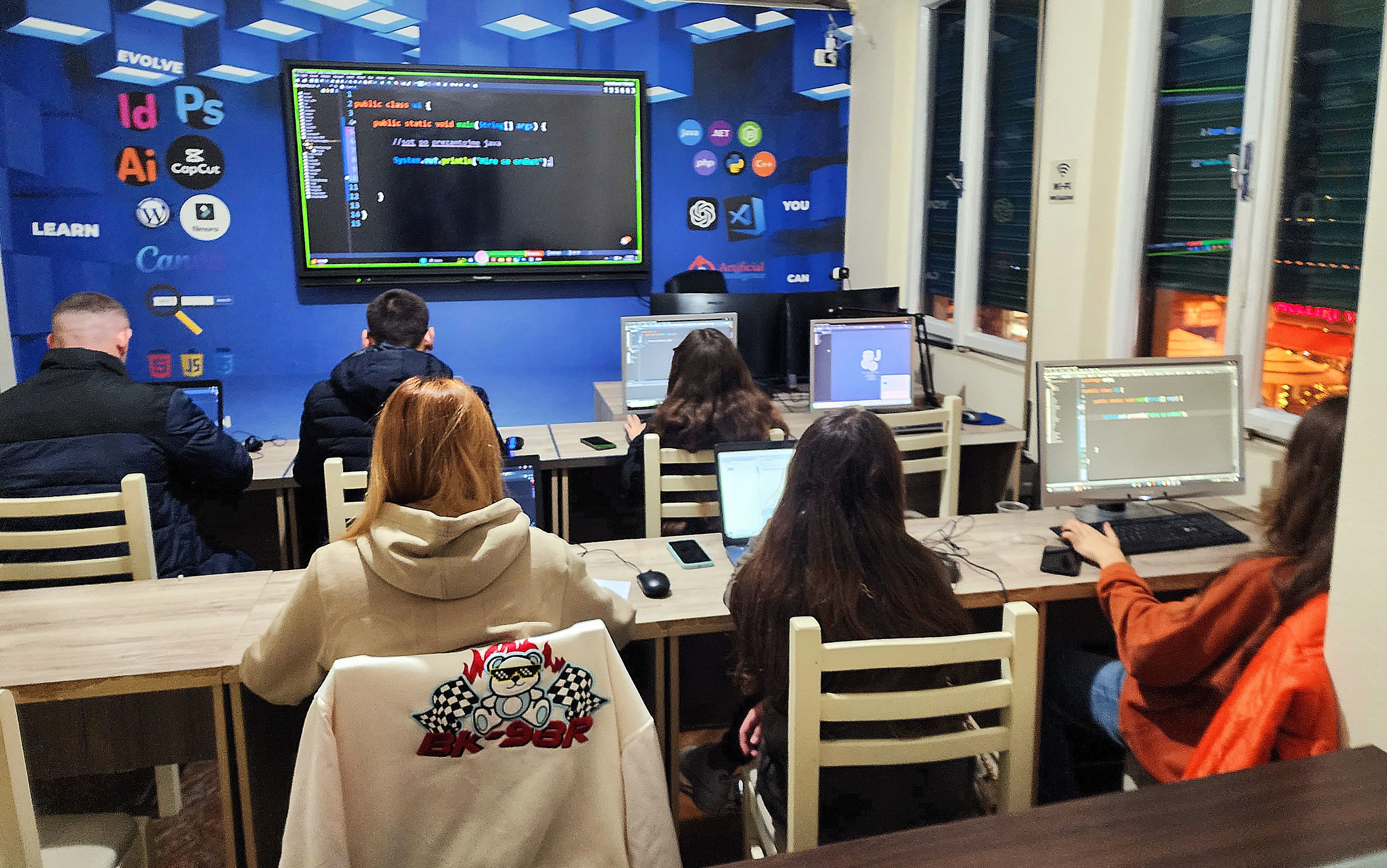 Kurse Kompjuteri në Durrës 2025 — Çfarë të Mësoni dhe Si të Filloni