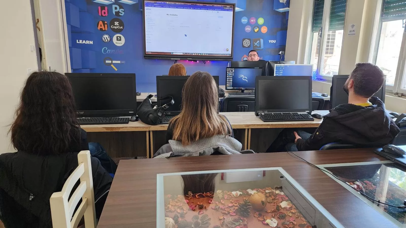Si të Përdorni Email-in Profesionalisht: Udhëzues Praktik