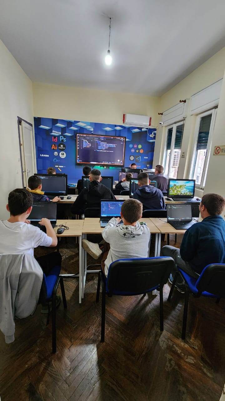 Krijimi i një Llogaritësi të Thjeshtë – Programim Praktik për Fëmijë