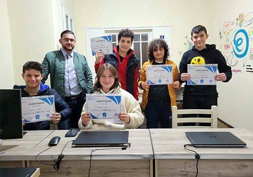 7 arsye pse femija juaj duhet te mesoje programim